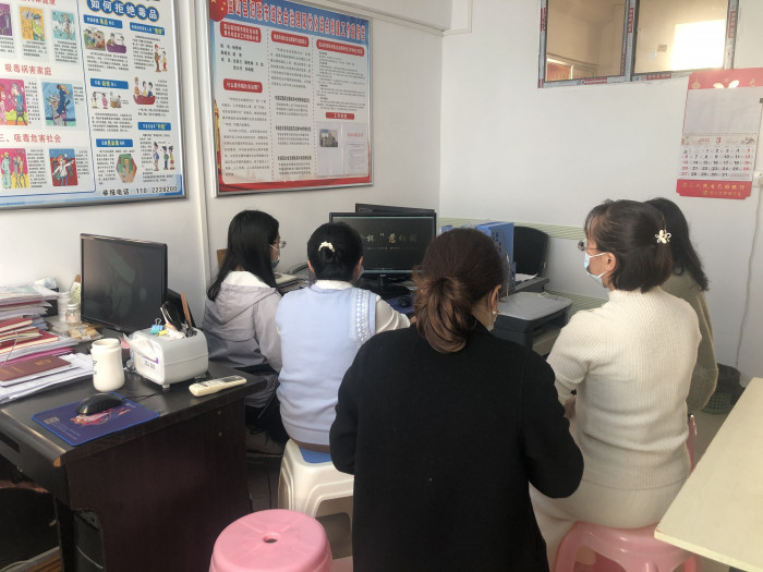 3月25日看警示教育片.jpg