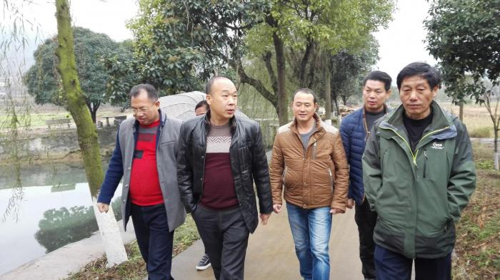 邵阳县留守妇女扮靓美丽乡村