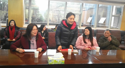 长沙市妇联副主席石莉波走访慰问开福区特困单亲母亲及特困妇女
