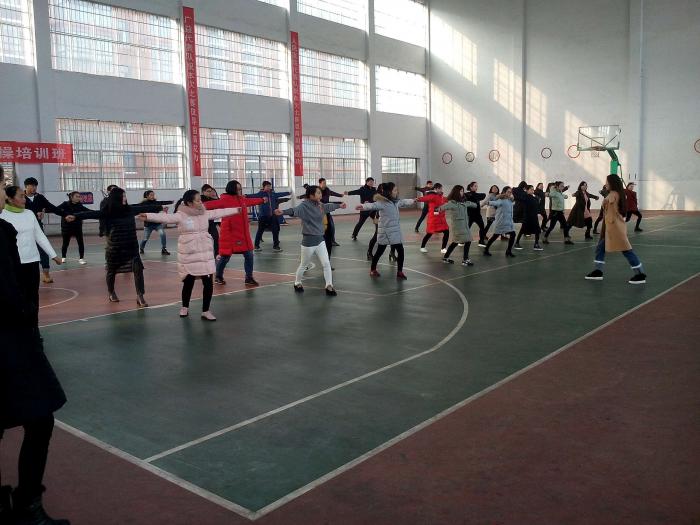 学员们在认真学习.jpg