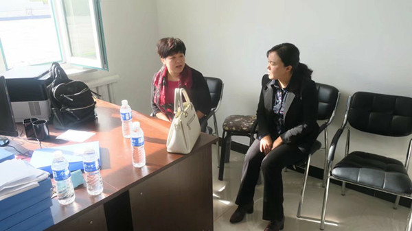 与科右中旗妇联宁主席进行交流.jpg