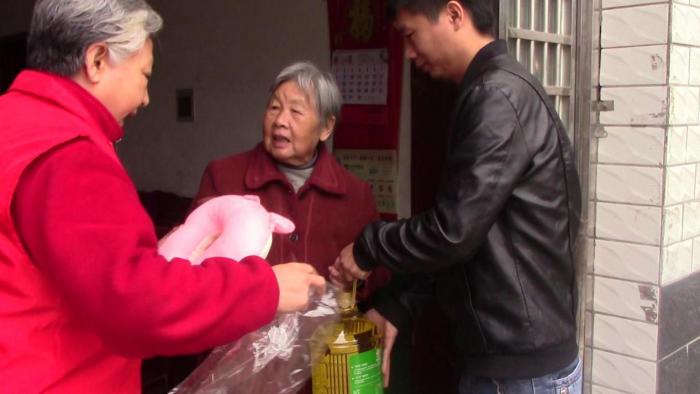 白箬铺镇孝心村重阳节慰问老人1.jpg
