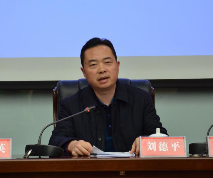 县委常委,组织部长刘德平作重要讲话.jpg