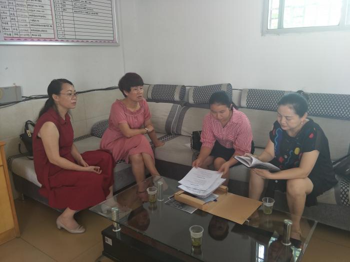 郴州市妇联副主席张荣萍一行来资兴督查妇联组织区域化建设工作