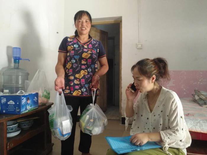 鹤城区各级妇联走访慰问"两癌"贫困妇女