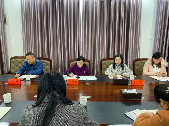 会议并对创建工作提出具体要求,区妇联主席侯骞,区人环办副主任谭震宇