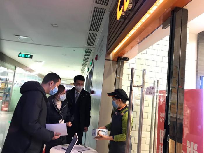 7省妇联派驻社区防疫联络组下沉长沙市开福区留芳岭社区一线战“疫”.jpg