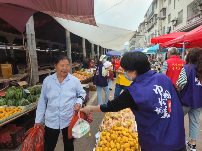 普法常态化，湘妹子赶集来帮忙3.jpg
