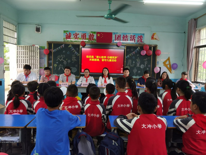 巾帼筑梦爱心助学 (3).jpg