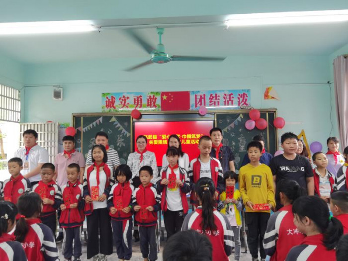 巾帼筑梦爱心助学 (5).jpg