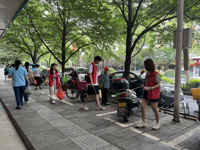 捡垃圾.jpg