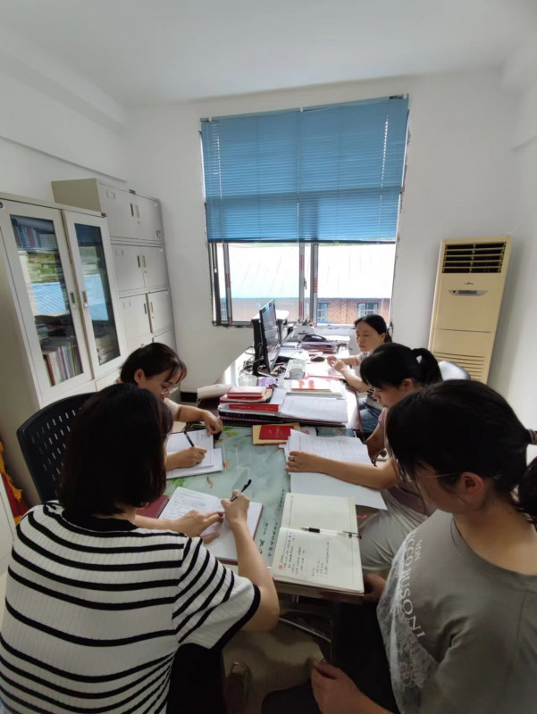 县妇联集体廉政谈话.jpg