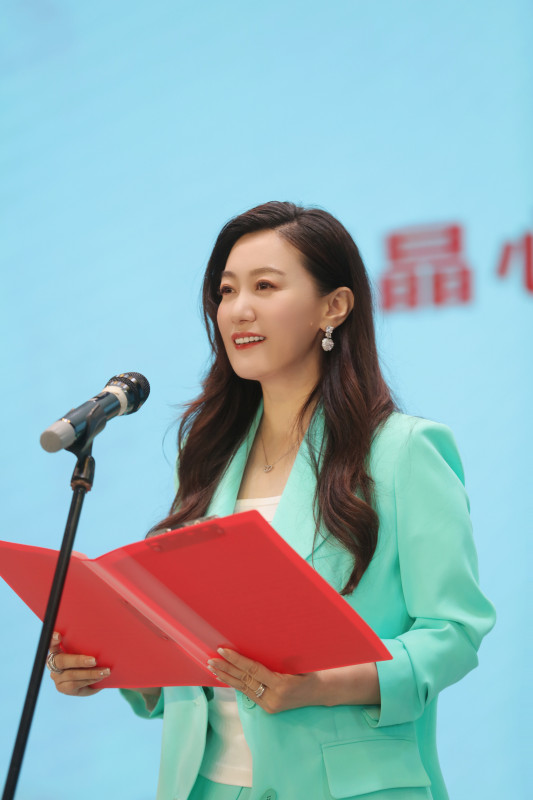 （“晶心关爱母婴室”公益项目发起人、著名歌唱家谭晶讲话）.jpg