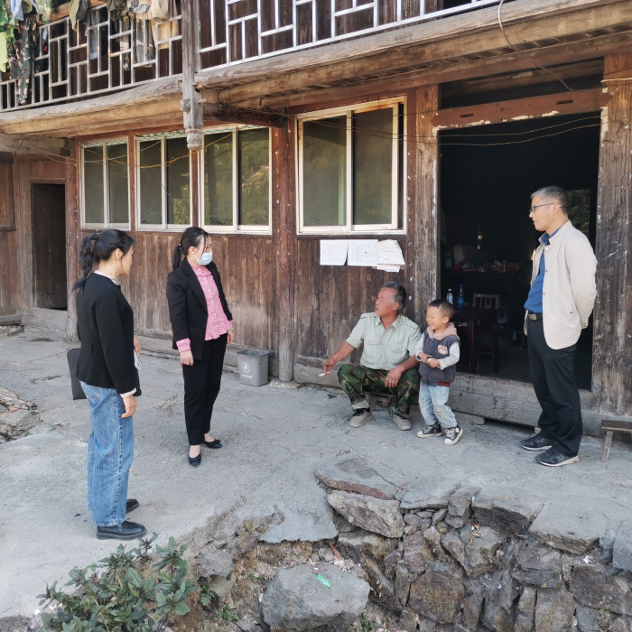 县史志研究室碧涌板山村入户宣传.jpg
