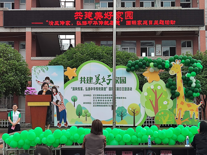 杨文婷讲话.jpg
