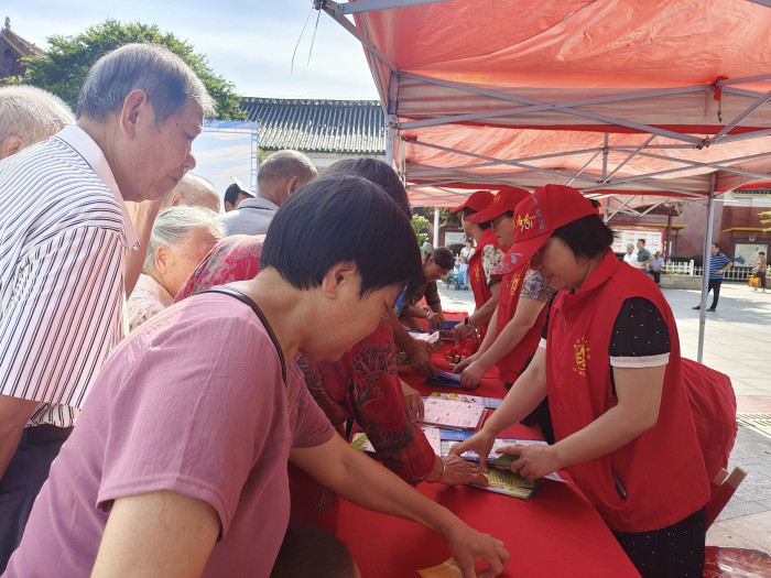 禁毒宣传进广场1.jpg