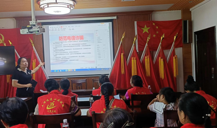 图3 志愿服务培训.jpg