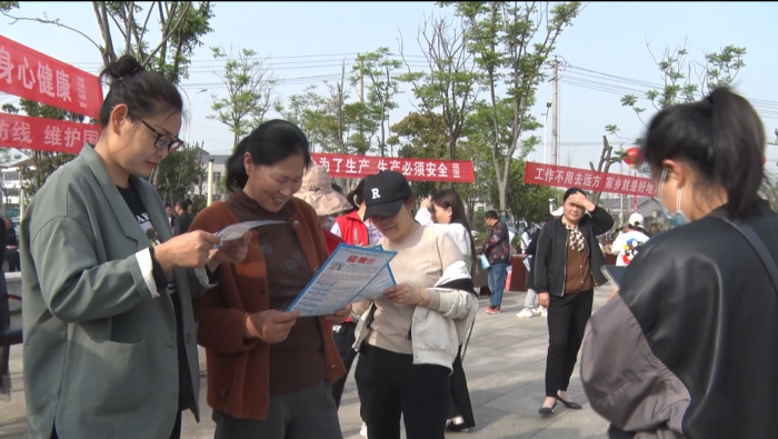 “民营企业专场招聘会”现场.png