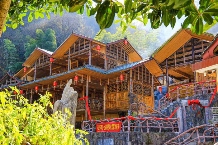 红石林镇坐龙峡村毕兹卡印记民宿.jpg