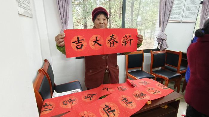 区妇联联合新时代文明实践中心、区文明办在蔡市镇红卫村开展我们的节日·春节活动（1）.jpg