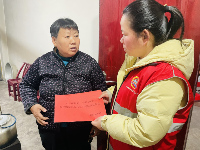 望城街道妇联走访慰问困境妇女.jpg