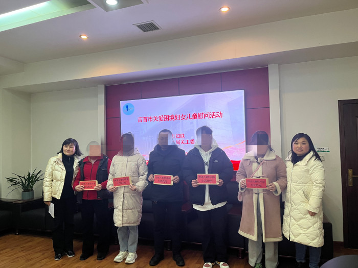 慰问金发放2.jpg
