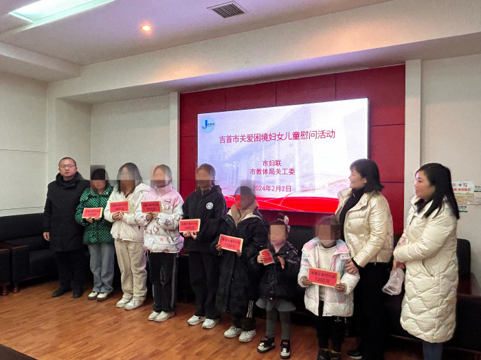 慰问金发放3.jpg