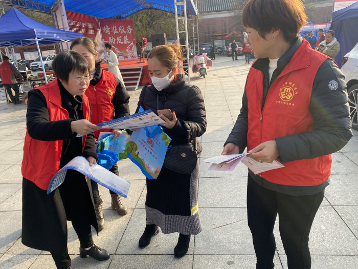 春风行动招聘会现场1.jpg