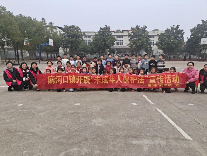 0401麻河口利剑护蕾进校园.jpg
