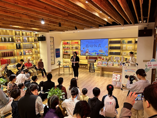 罗悦讲话.jpg