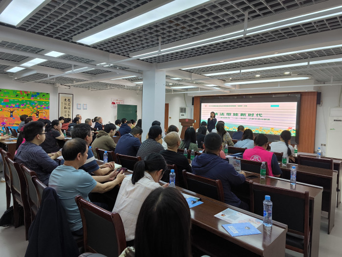 曹老师授课1.jpg