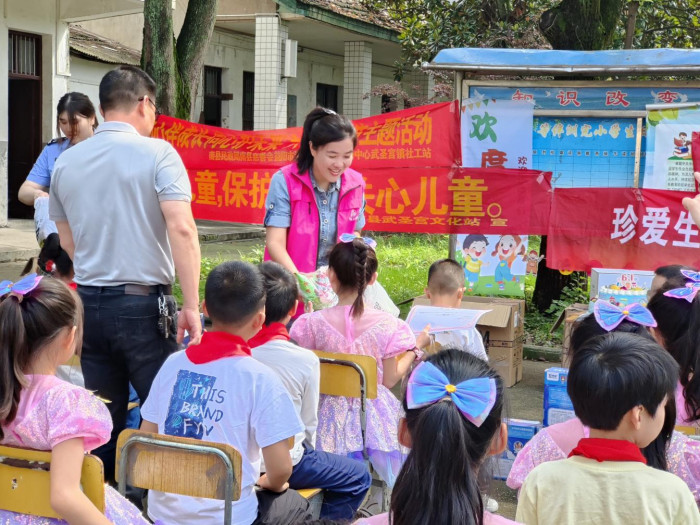 0531武圣宫利剑护蕾.jpg