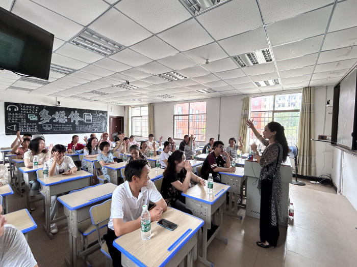 6.13唐芳老师在雨溪中学宣讲1.jpg