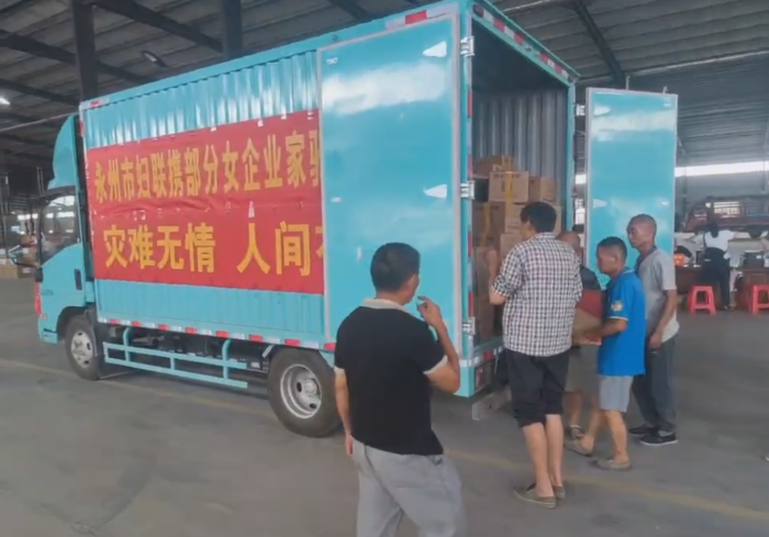 市妇联驰援华容到货.jpg