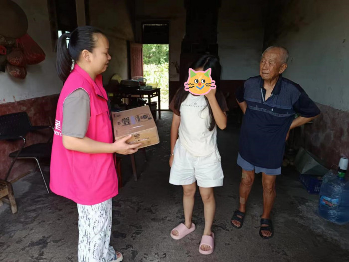 0730华阁送牛奶.jpg