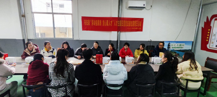 座谈会.jpg