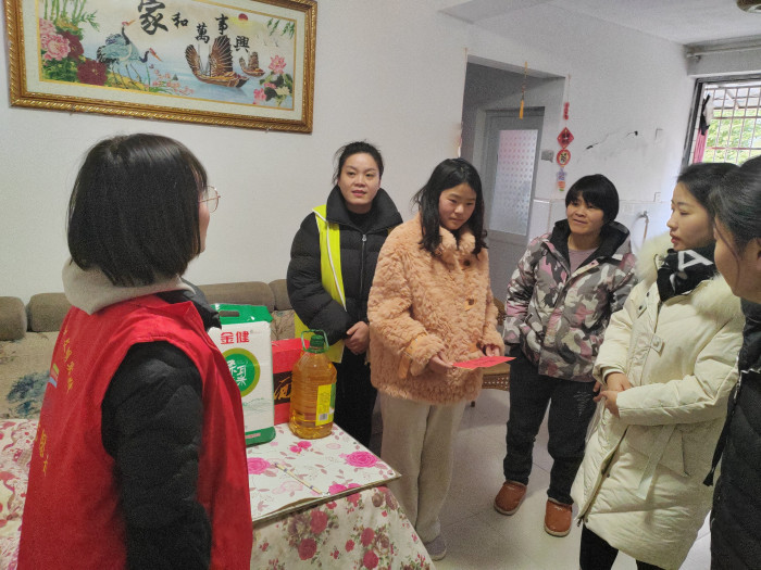 爱心妈妈入户关爱.jpg