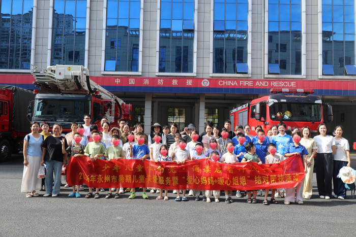 1关爱活动大合影(邹沛摄)_副本.jpg