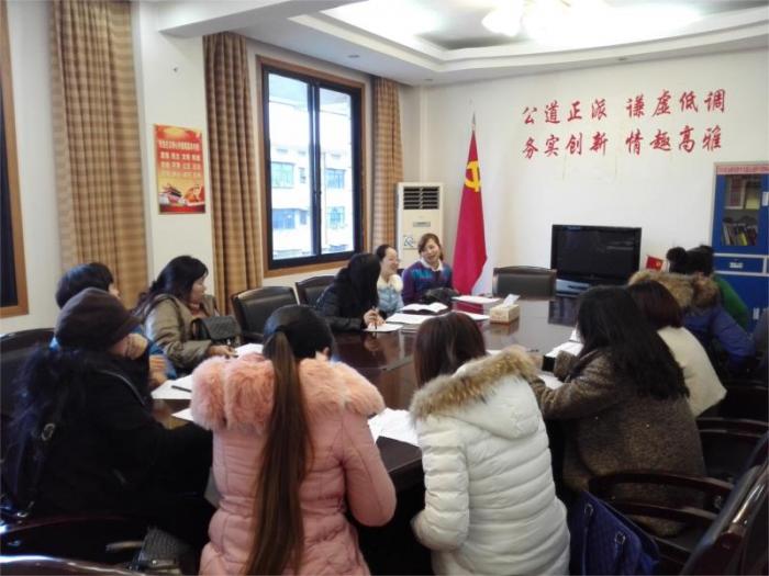 组织观看最美家庭启动仪式3.jpg