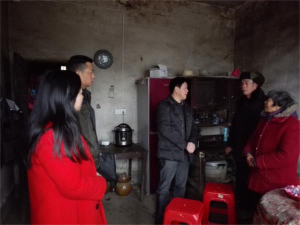 走访慰问.jpg