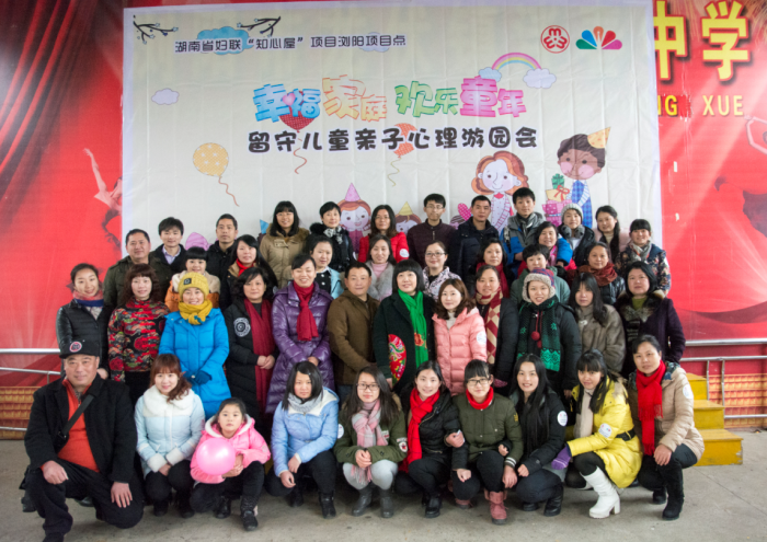 QQ截图工作人员合影.png