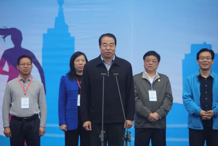 2016年3月5日下午，湖南省委常委、省委秘书长、省直工委书记许又声出席省直单位首届家庭趣味运动大赛，并宣布大赛开幕.JPG