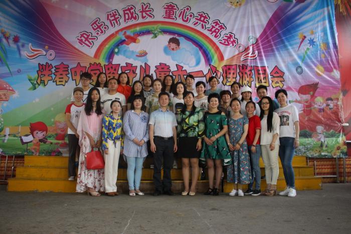 工作人员合影.JPG