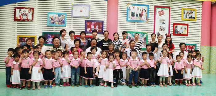 机关幼儿园合影.jpg