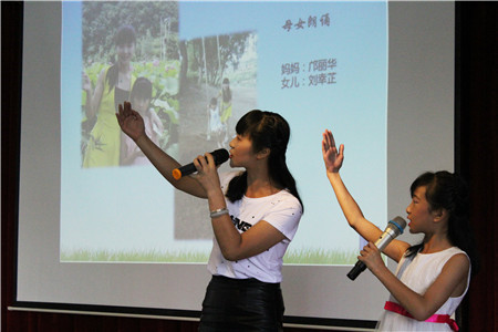 母女朗诵《青春之歌》.jpg