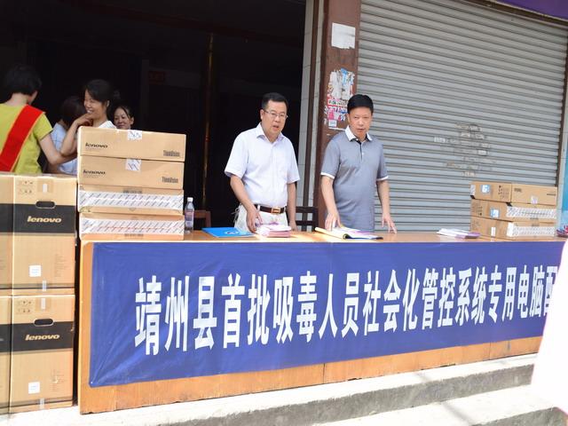 电脑配发现场.jpg