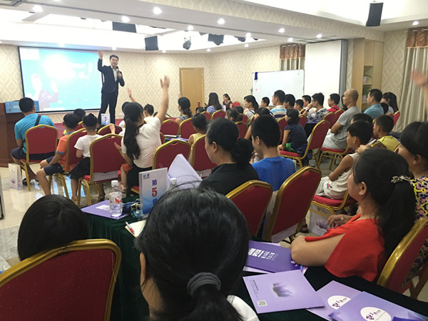 杨林老师激情讲授.jpg