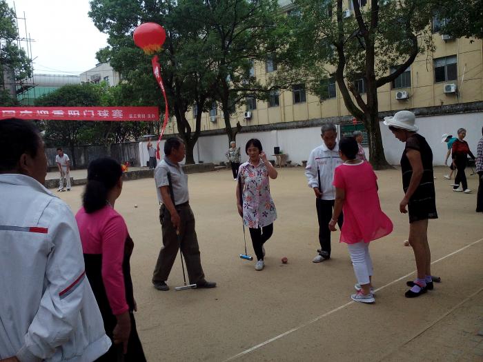 东北湾社区原妇联主席罗肆在比赛中.jpg