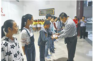 捐资助学.JPG