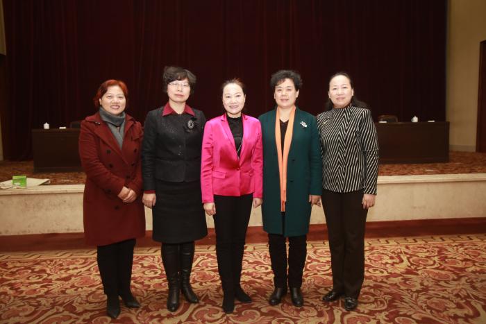 新一任省妇联领导班子（左起：卢妹香，张媛媛，姜欣，王邵刚，鲁华）.JPG